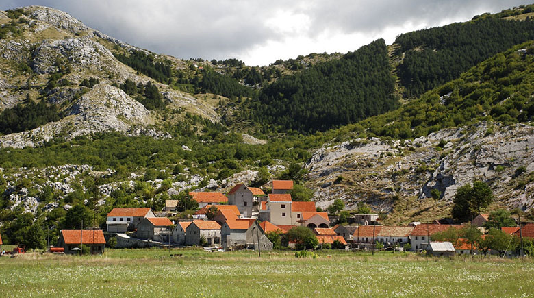 Село Негуши на склоне Ловчена